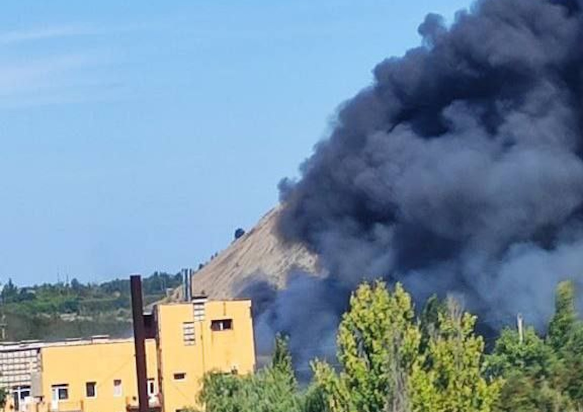 У Донецьку загорівся ТЦ &#8220;Галактика&#8221;. Опубліковані кадри пожежі