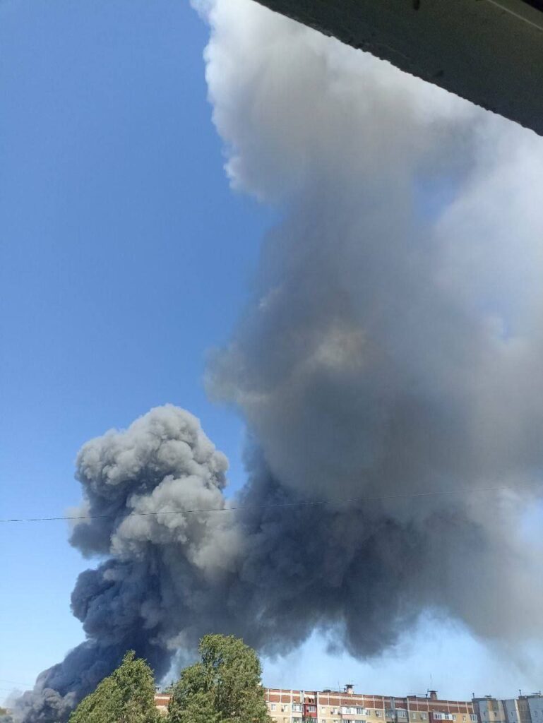 У Донецьку загорівся ТЦ “Галактика”. Опубліковані кадри пожежі