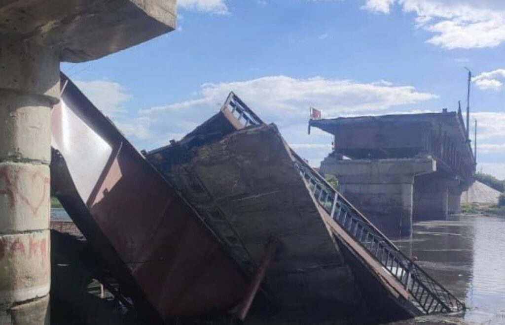 ЗСУ показали авіаудар по мосту через Сейм у Курській області. Опубліковано відео