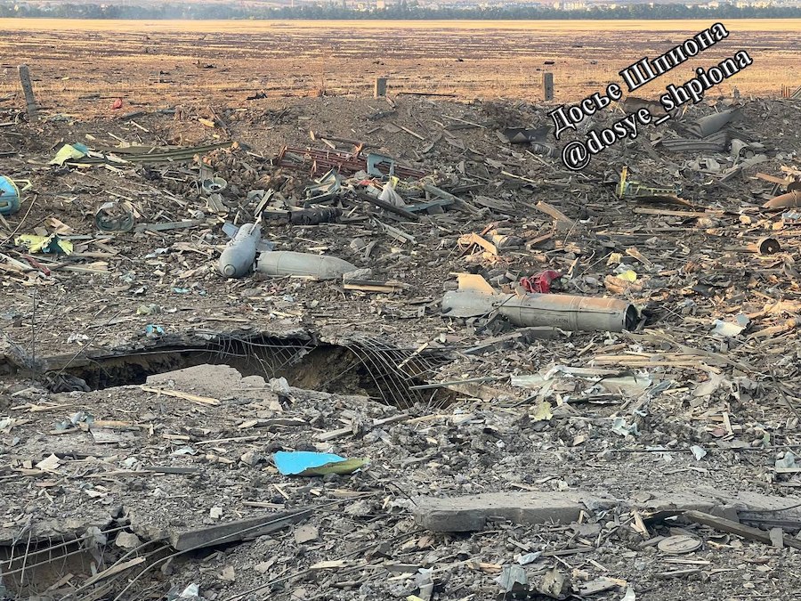 Сотні розкиданих бомб та ракет. З’явилися нові фото з аеродрому “Морозовськ” у Ростовській області