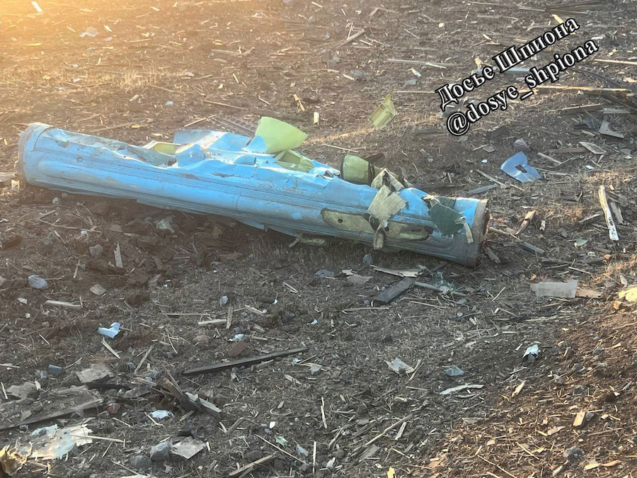 Сотні розкиданих бомб та ракет. З’явилися нові фото з аеродрому “Морозовськ” у Ростовській області
