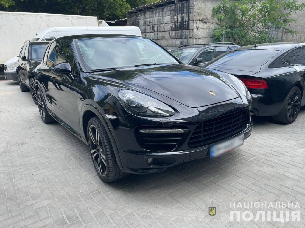 Нацполіція спільно з молдавськими колегами викрила аферистів, які ошукували військових ЗСУ