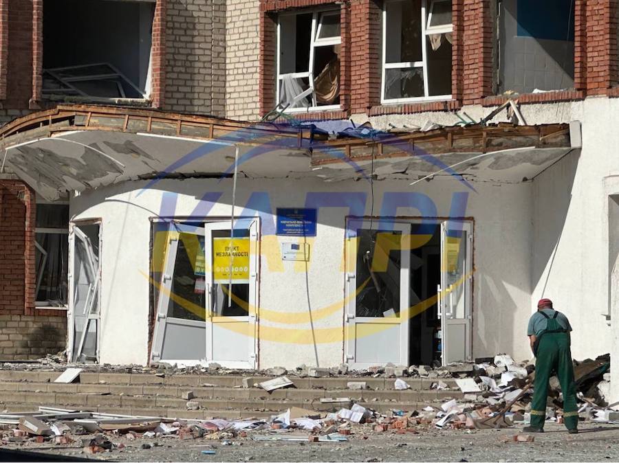 Вночі росіяни завдали ракетного удару по Покровську, зруйнувавши чергову школу. Опубліковано фото