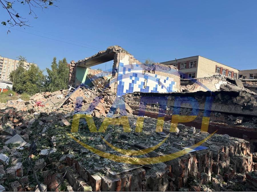 Вночі росіяни завдали ракетного удару по Покровську, зруйнувавши чергову школу. Опубліковано фото