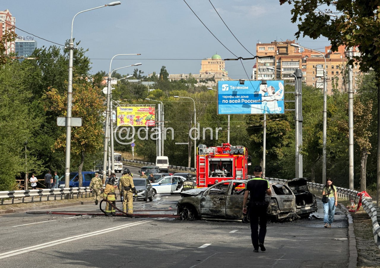 У Донецьку внаслідок ДТП згоріли вщент два автомобілі та є постраждалі