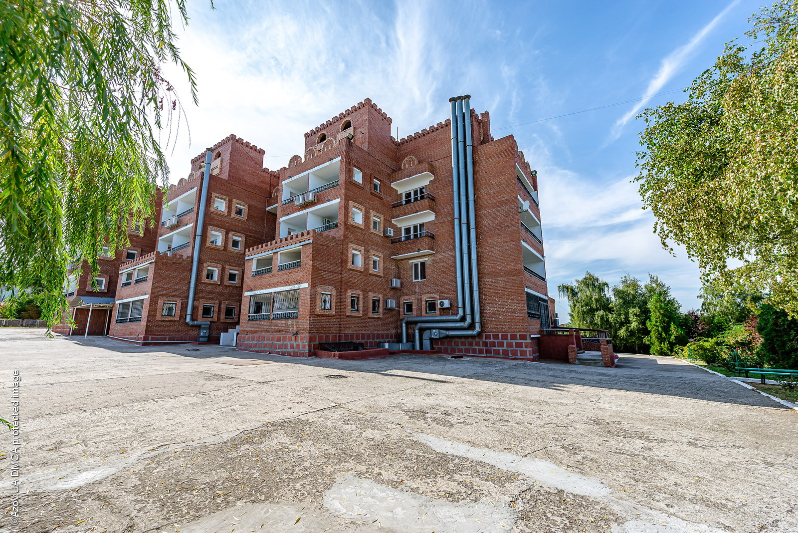 Під Маріуполем ЗСУ завдали точних ударів по базі російських окупантів на території відпочинкового комплексу