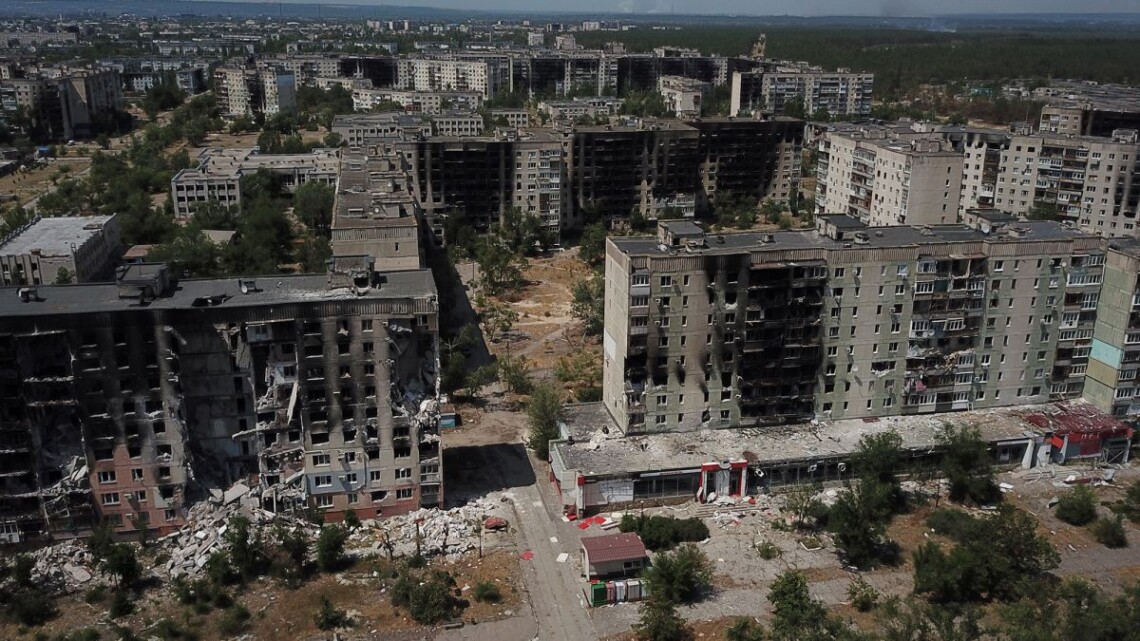 “Мер” окупованого Сєвєродонецька вважає, що спалені росіянами багатоповерхівки “спотворюють обличчя” міста