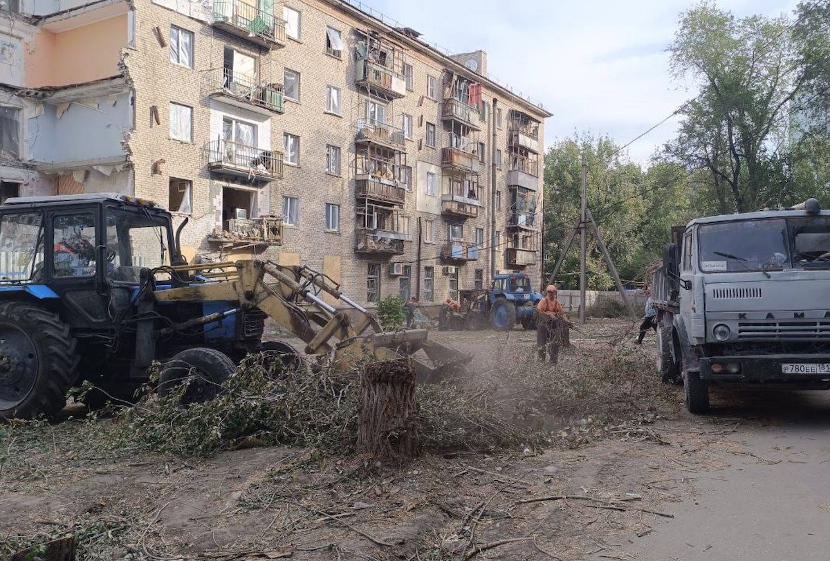 У Луганську через три місяці нібито починають ремонт будинку, куди впала зенітна ракета росіян