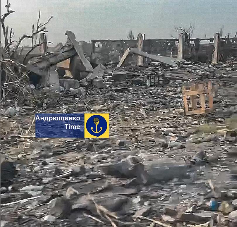 У Маріуполі показали наслідки удару по сховищу з боєприпасами