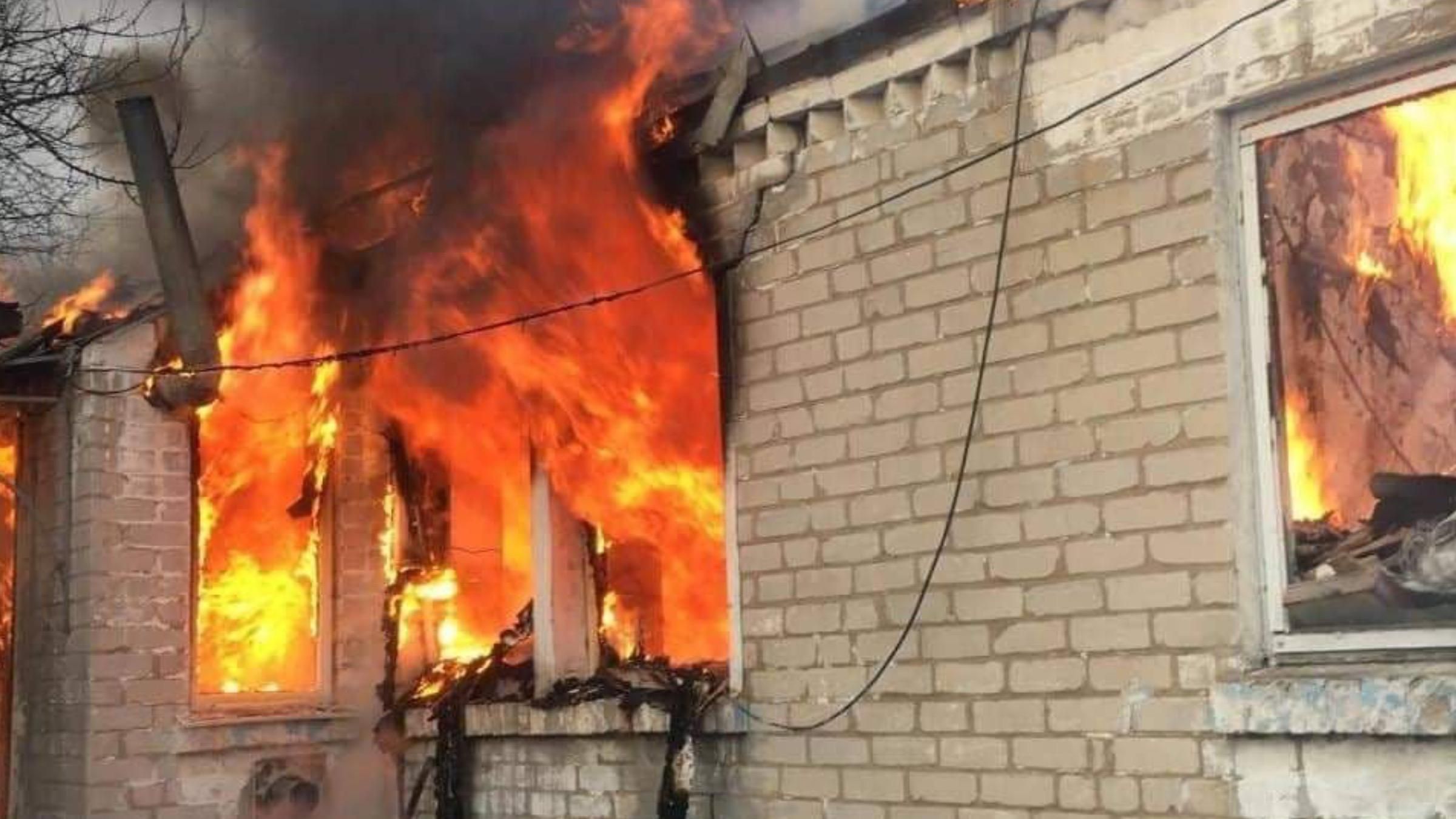 У окупованій Устинівці пожежа знищила 16 будинків, з яких 12 житлових. Окупаційна влада прозвітувала про “локалізацію” пожежі