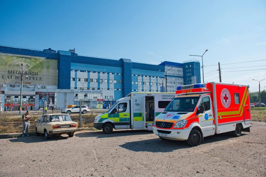 Момент удару російської ракети по Харківському палаці спорту потрапив на відео