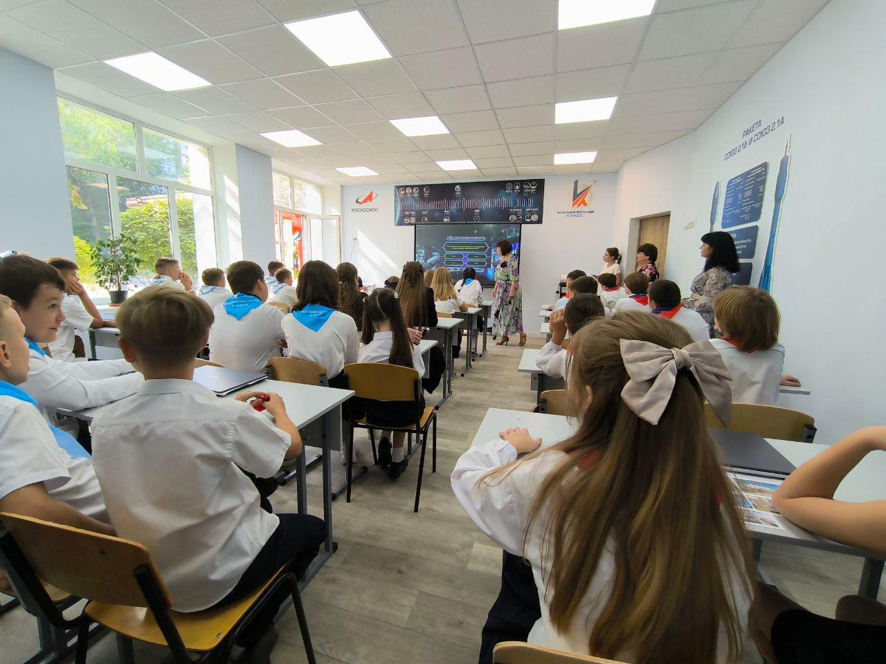 У Луганську росіяни відкрили &#8220;космічні&#8221; класи, щоб вчити дітей керувати дронами