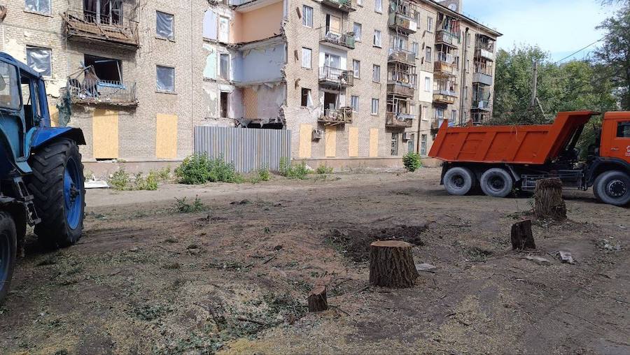 У Луганську через три місяці нібито починають ремонт будинку, куди впала зенітна ракета росіян