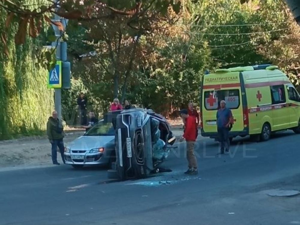 У Луганську сталася ДТП за участю трьох авто. Постраждали водій та маленька дитина