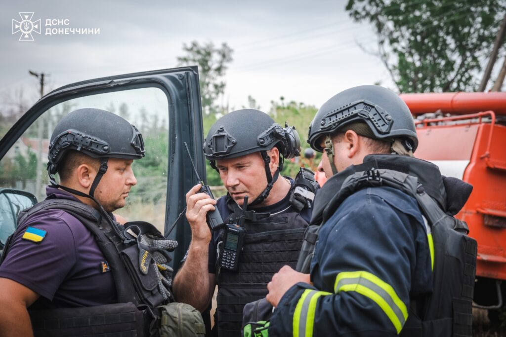 Рятувальники показали, як гасять пожежу у Національному парку “Святі гори”