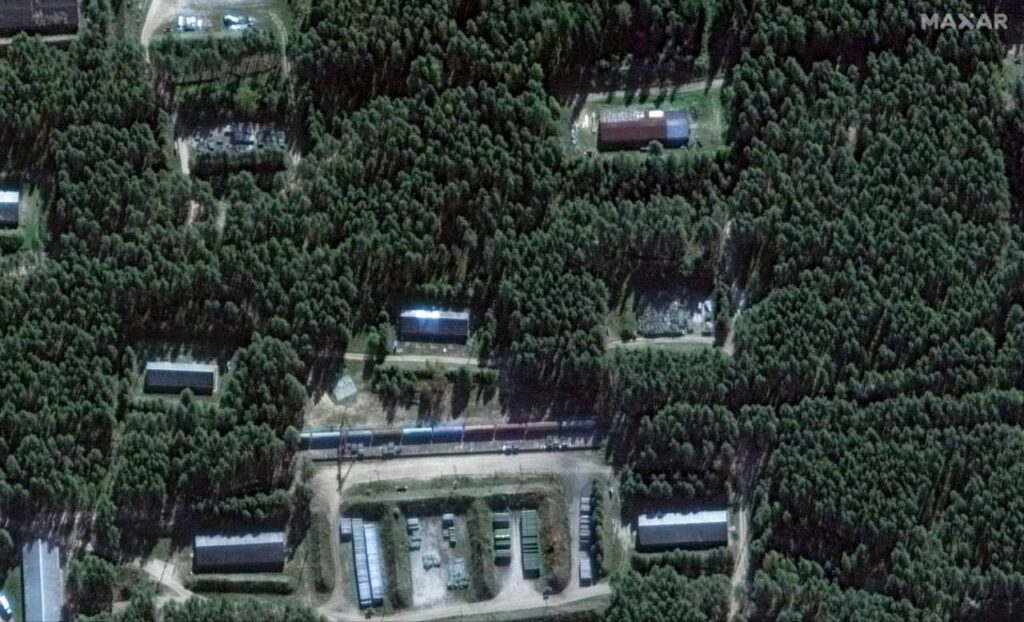 Від складів нічого не лишилося. З’явилися чіткі знімки зруйнованого російського складу боєприпасів у Тверській області