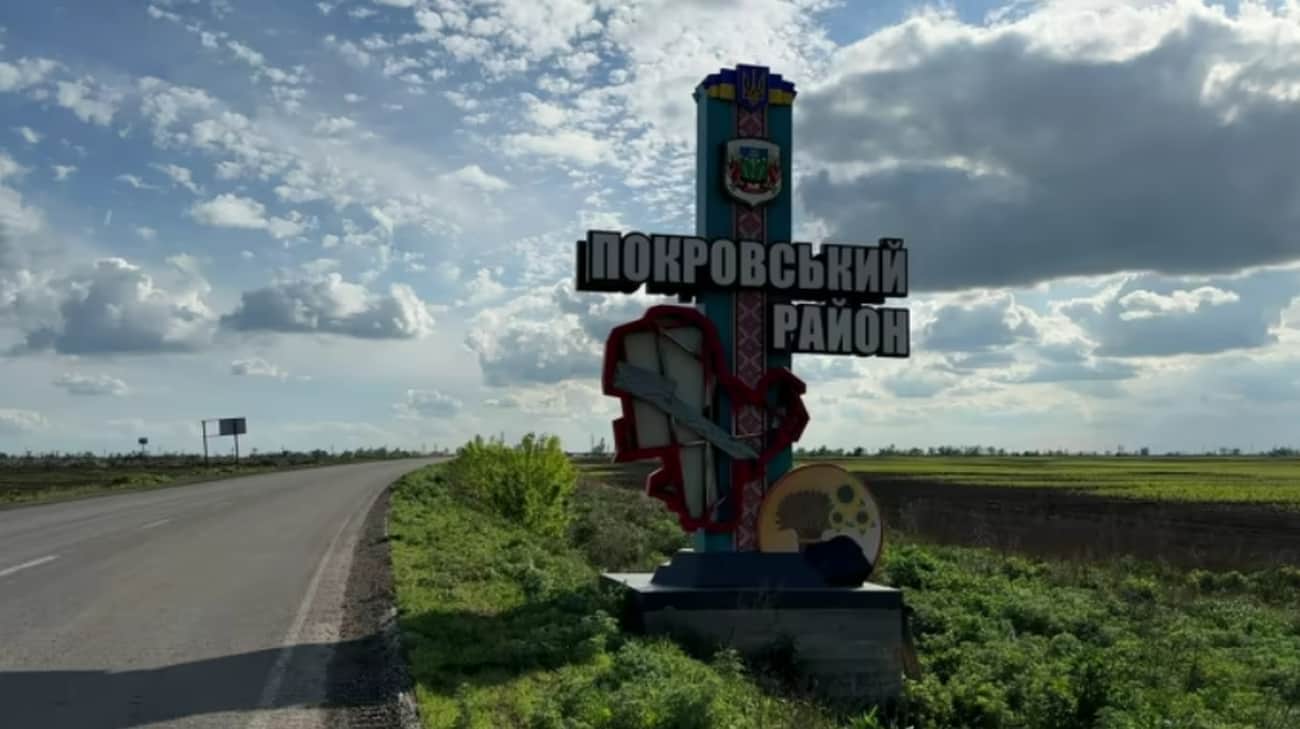 Внаслідок сьогоднішнього обстрілу Покровського району загинули щонайменше три людини та двоє поранені