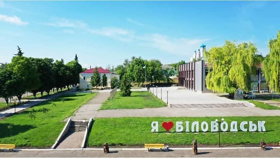 В окупованому Біловодську на Луганщині БПЛА вдарив по комбікормовому заводу. Опубліковане відео