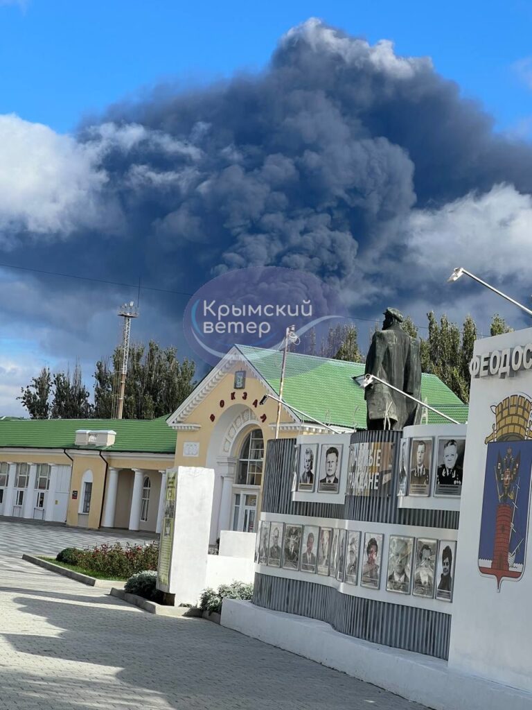 На третій день пожежі у Феодосії вогонь перекинувся на нові цистерни з паливом. Опубліковане відео