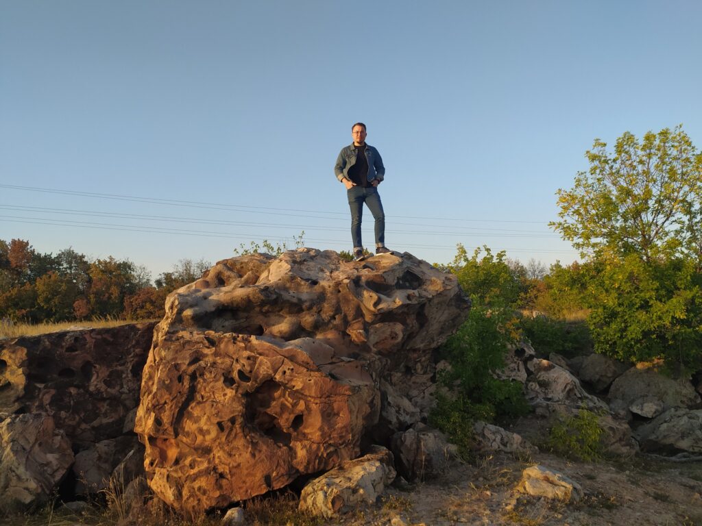 Український письменник показав, як виглядає Білокуракинський “Стоунхендж”