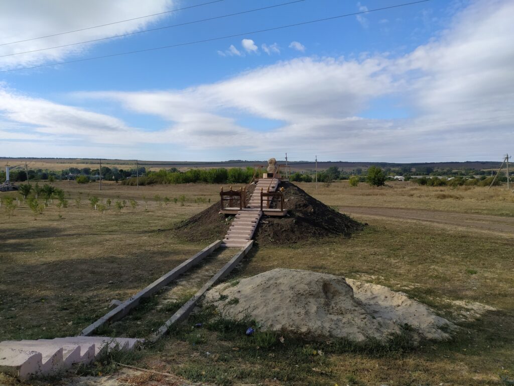 Український письменник показав, як виглядає Білокуракинський “Стоунхендж”