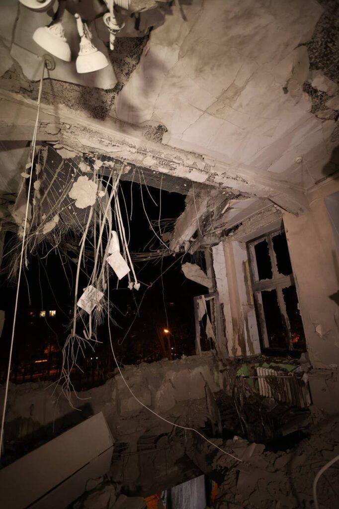 У Харкові показали наслідки влучання російської авіабомби у будівлю Держпрому