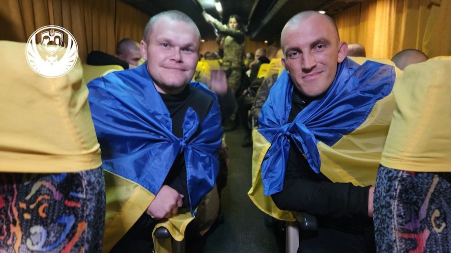 Україна та РФ обмінялися полоненими. Додому повернулися 95 осіб, половина — раніше отримали “вироки” від окупантів