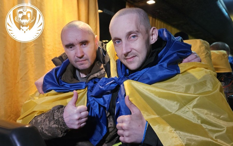 Україна та РФ обмінялися полоненими. Додому повернулися 95 осіб, половина — раніше отримали “вироки” від окупантів
