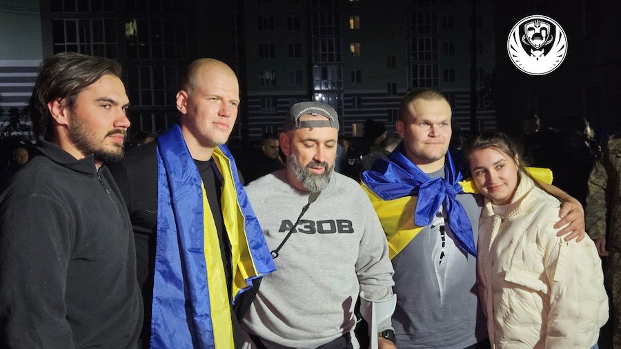 Україна та РФ обмінялися полоненими. Додому повернулися 95 осіб, половина — раніше отримали “вироки” від окупантів