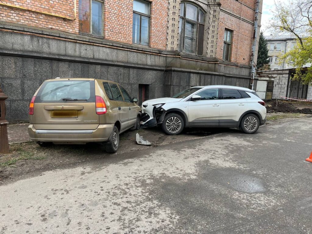 У окупованому Луганську п’яний водій спричинив ДТП за участю шістьох автомобілів