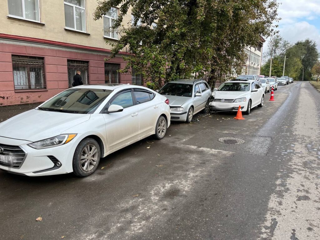 У окупованому Луганську п’яний водій спричинив ДТП за участю шістьох автомобілів