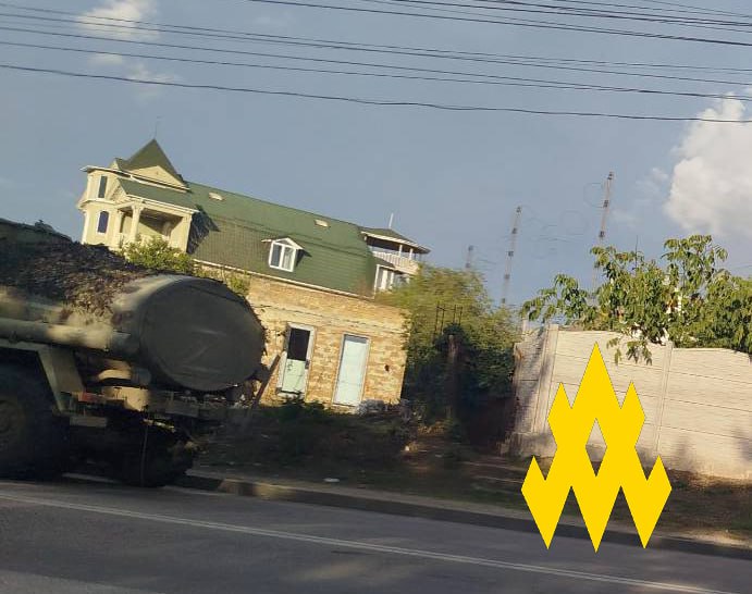 Після пожежі у Феодосії росіяни розвозять паливо у бензовозах. Опубліковані фото
