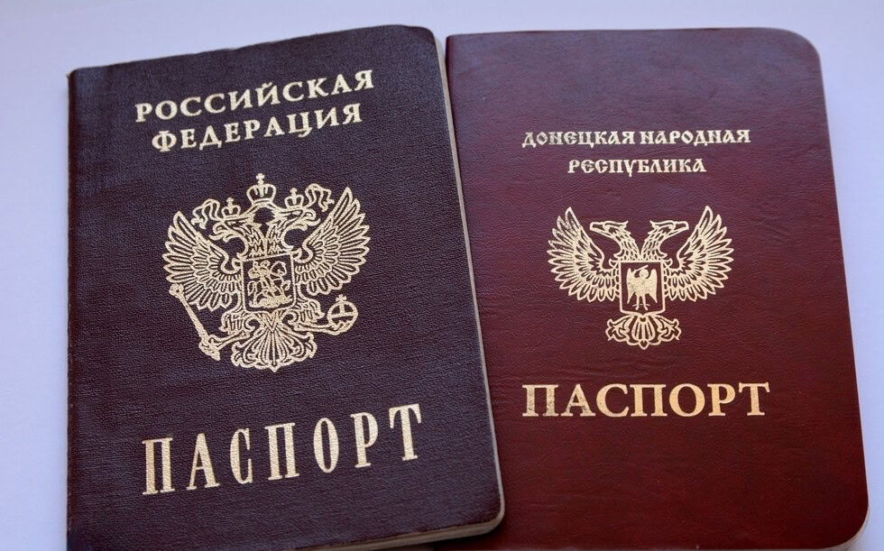 Лише до грудня 2024 року: окупанти на Донеччині скоротили термін дії “паспорта ДНР”