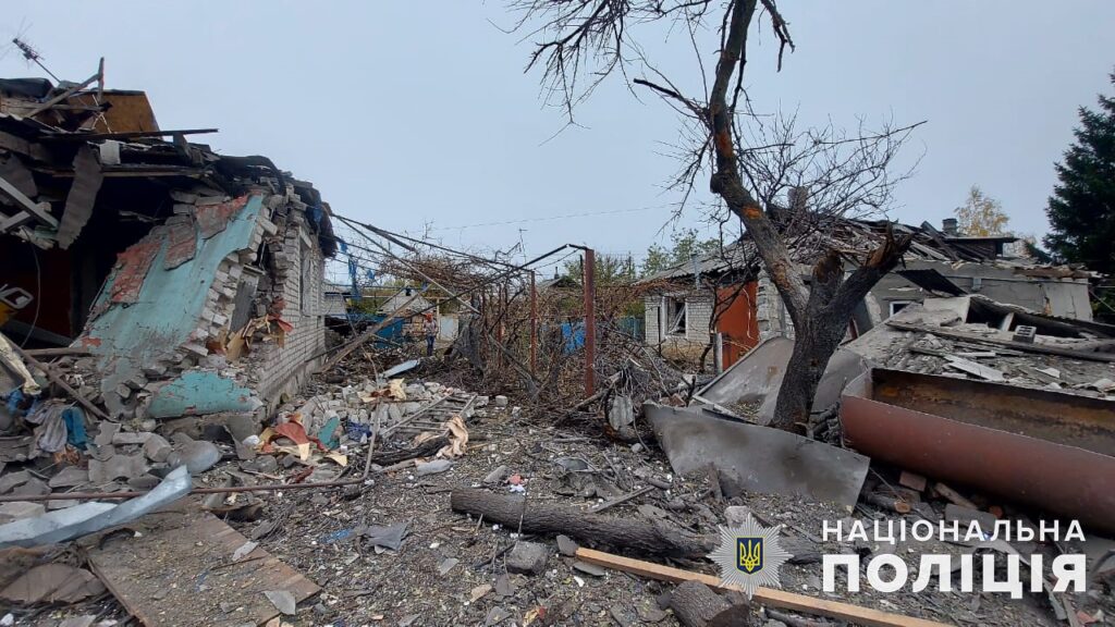 За минулу добу на Донеччині росіяни вбили двох людей та шістьох поранили. Поліцейські розповіли про наслідки ударів