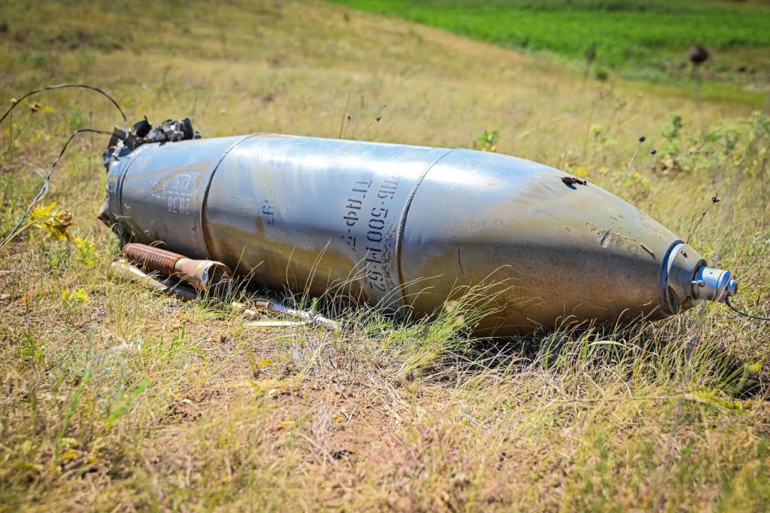 В окупованій Алмазній знайшли нерозірвану авіабомбу “ФАБ-500”