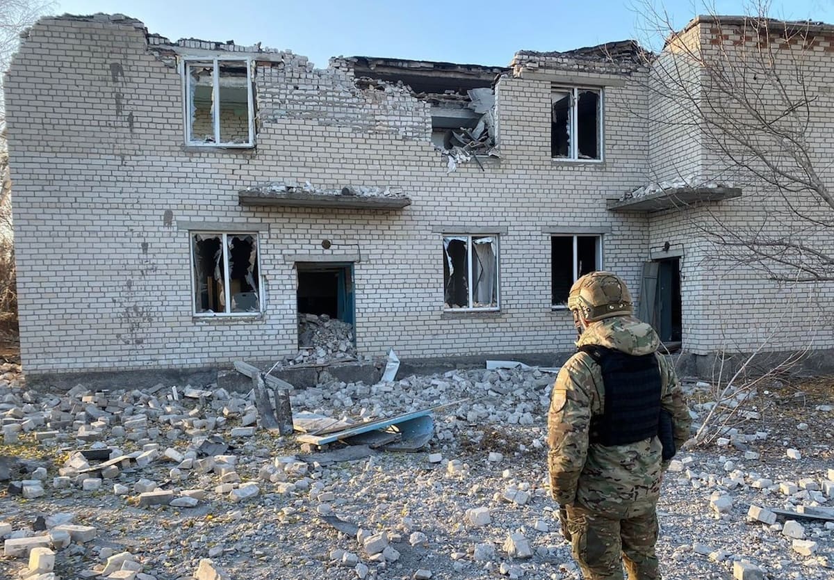 Окупанти поранили трьох жителів Донеччини. За добу регіон обстріляли майже три тисячі разів