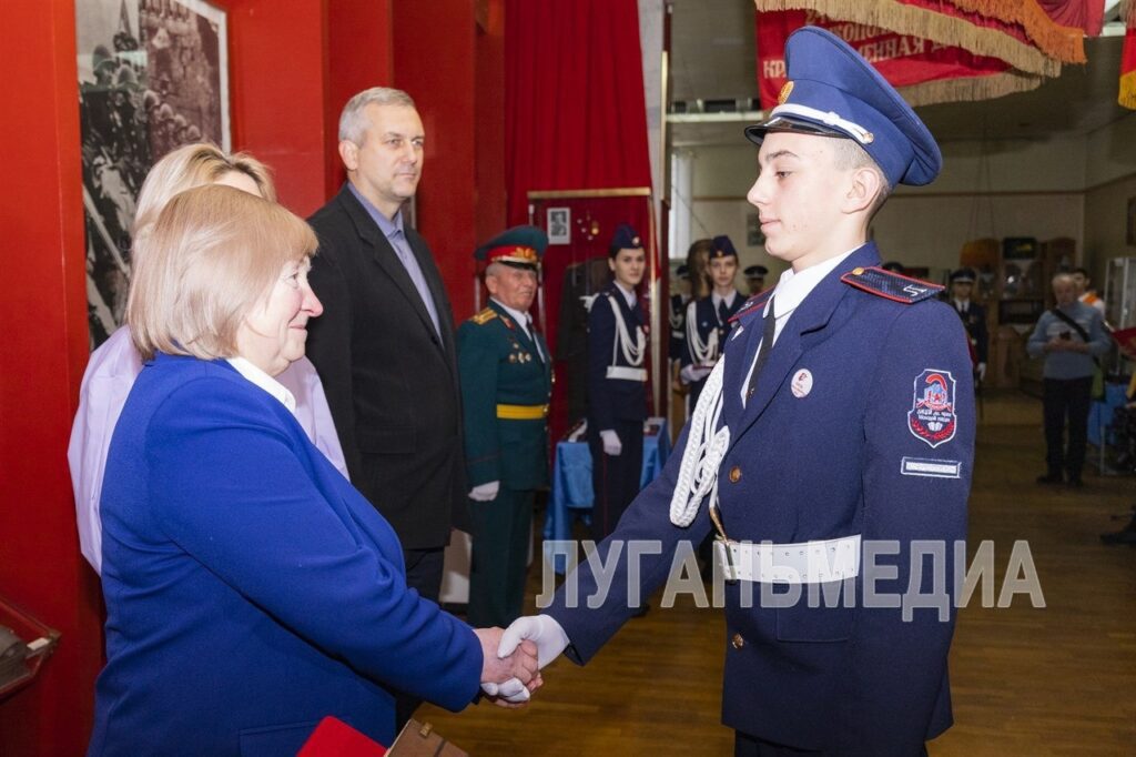 Окупанти присвоюють вихованцям Луганського економіко-правового ліцею-інтернату “звання віце-сержантів”, – ОВА
