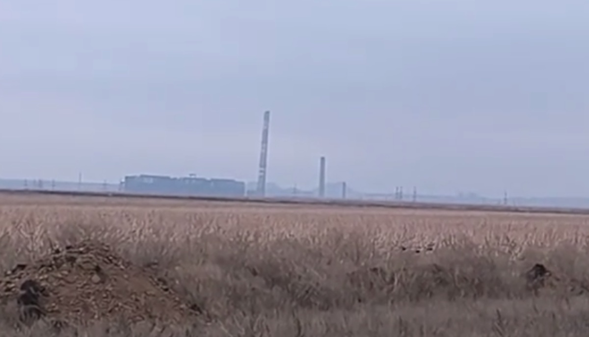 На Курахівській ТЕС впала одна з димових труб. Опубліковано відео