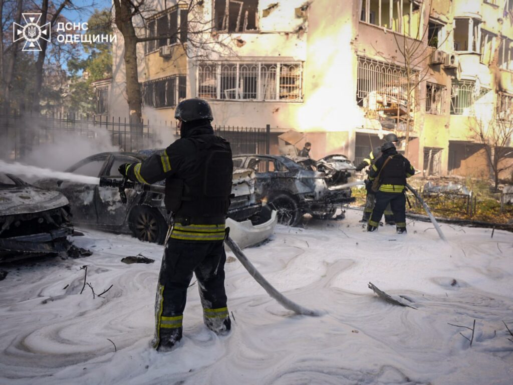 РФ атакувала Одесу балістичною ракетою “Іскандер-М”. Опубліковані фотографії з місця влучання