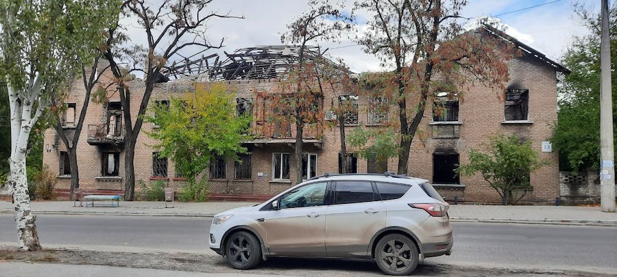 У Сіверськодонецьку окупанти вперше знесли житловий будинок, пошкоджений у 2022 році. Опубліковано фото