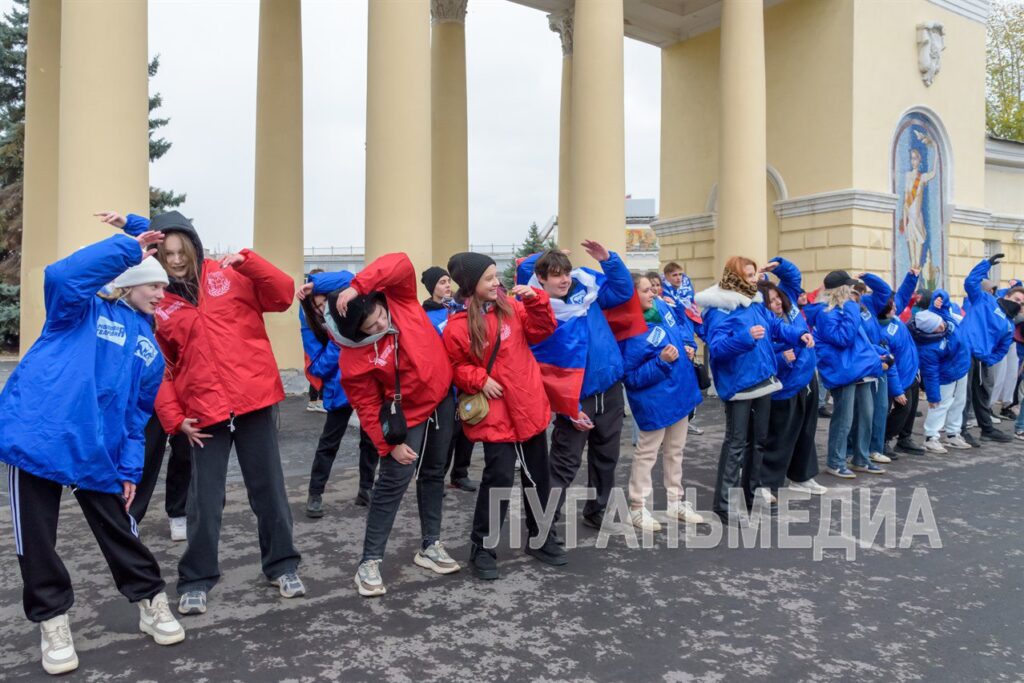 У Маріуполі дітям з нагоди “дня народного єдінства” розповідали про любов до Росії