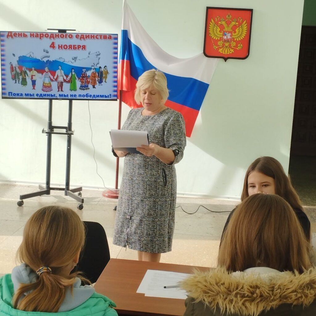 У Маріуполі дітям з нагоди “дня народного єдінства” розповідали про любов до Росії