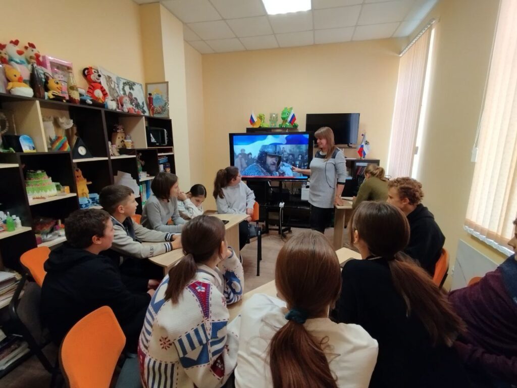 У Маріуполі дітям з нагоди “дня народного єдінства” розповідали про любов до Росії