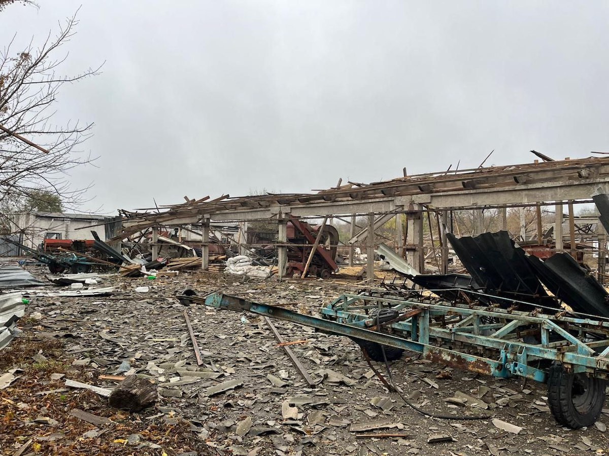 За добу росіяни 2,5 тисячі разів відкривали вогонь по Донеччині. Вибухи гриміли в семи населених пунктах