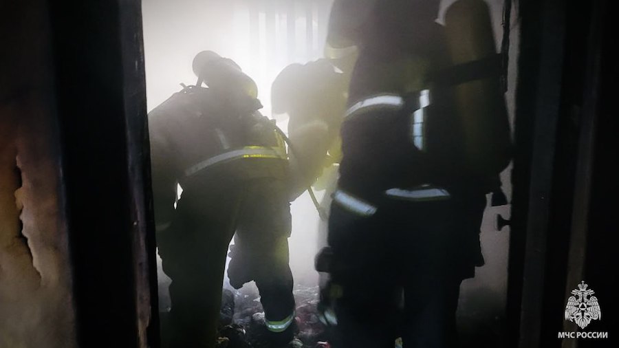 У Хрустальному двоє чоловіків згоріли у квартирі через кинуту цигарку