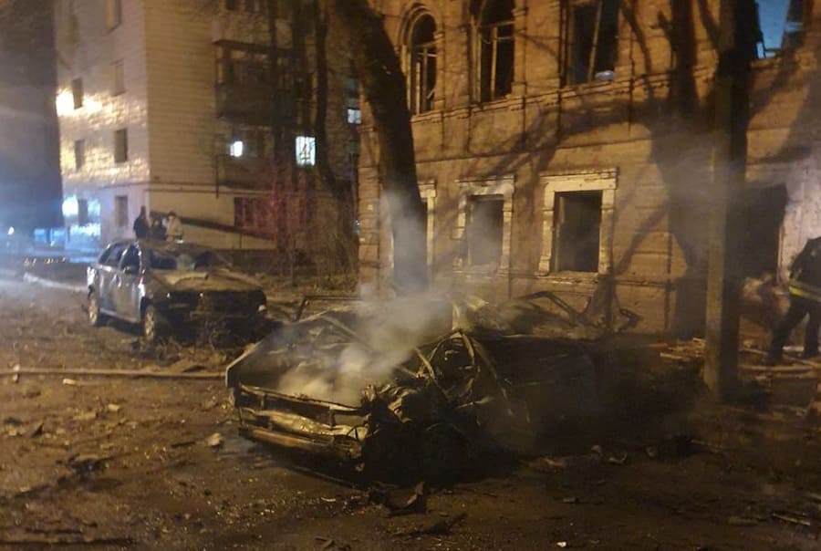 У Сумах російські “шахеди” атакували житловий район. Загинули двоє людей, ще 12 — поранені (Фото)