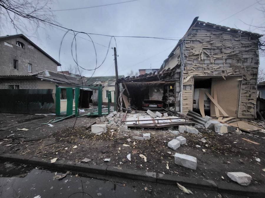У Сумах російські “шахеди” атакували житловий район. Загинули двоє людей, ще 12 — поранені (Фото)