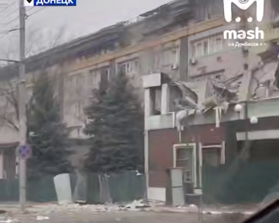 У мережі з’явилось відео наслідків атаки на будівлю “міністерства держбезпеки ДНР” в окупованому Донецьку