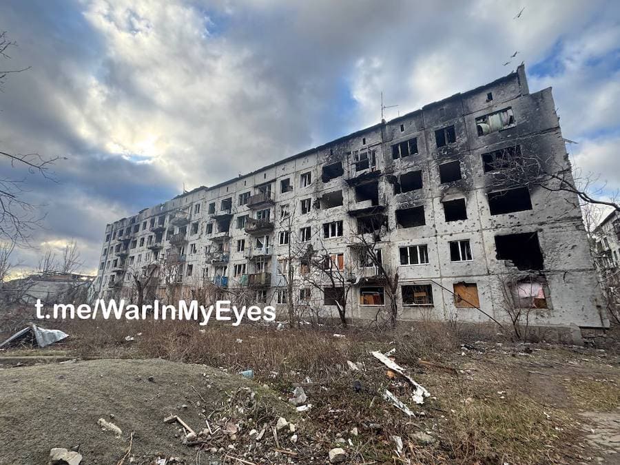 Окупанти показали фотографії з Красногорівки на Донеччині. Як зараз виглядає зруйноване місто