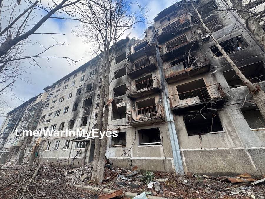 Окупанти показали фотографії з Красногорівки на Донеччині. Як зараз виглядає зруйноване місто